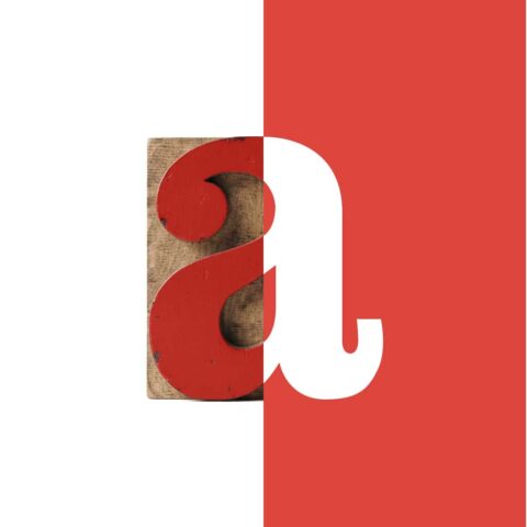 Un carattere tipografico in legno si trasforma in un carattere digitale